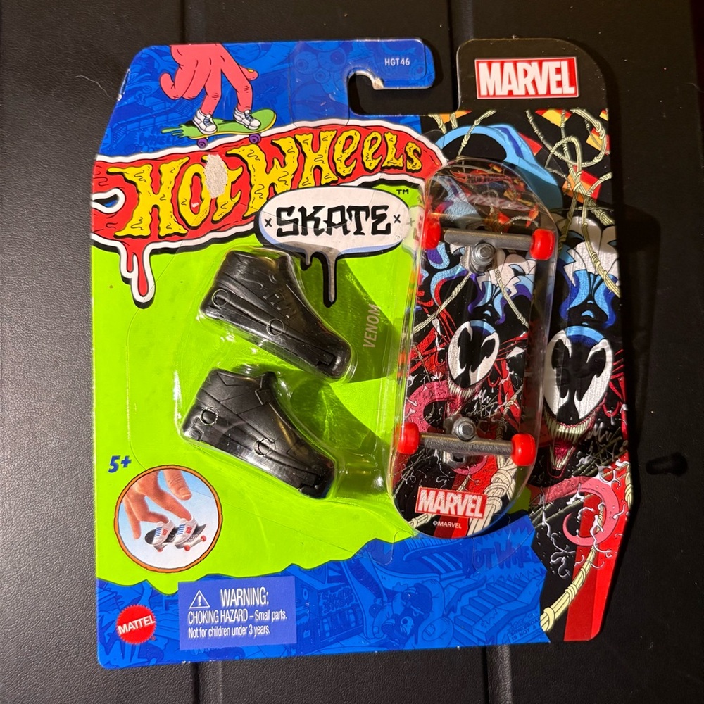 Hot Wheels Marvel Skateboard Toy Set
